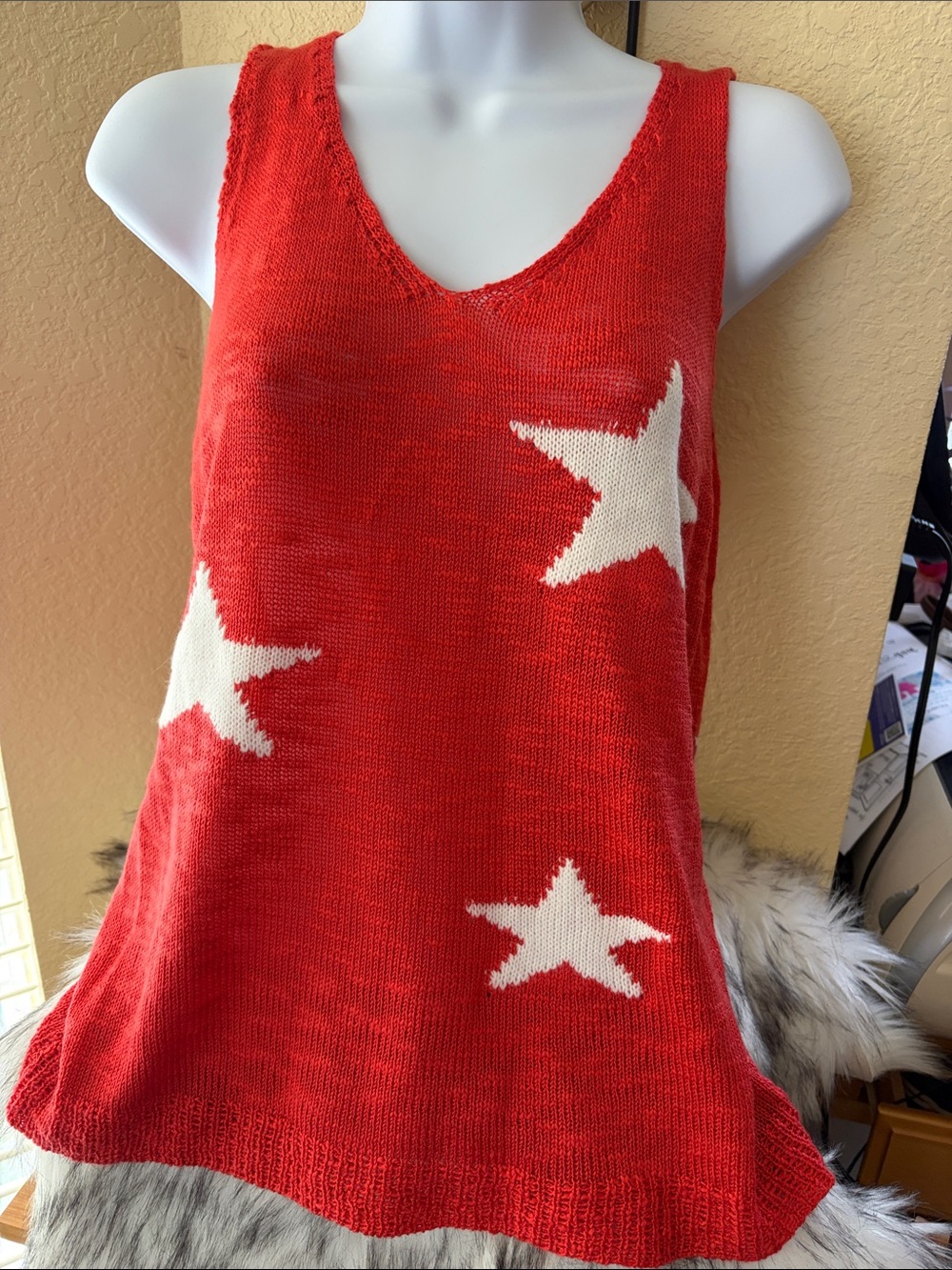 LA MIEL Red Knit Star V-Neck Tank Top